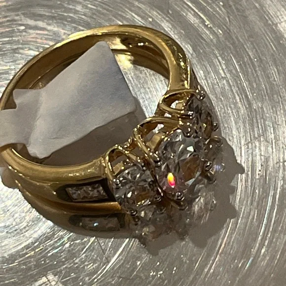 Leave Your Diamonds in the Vault Box Large 3 Stone Engagement Canadian Ring - Picture 3 of 9